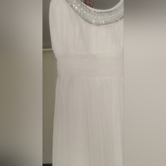 FORMAL DRESS - Picture 3 of 4